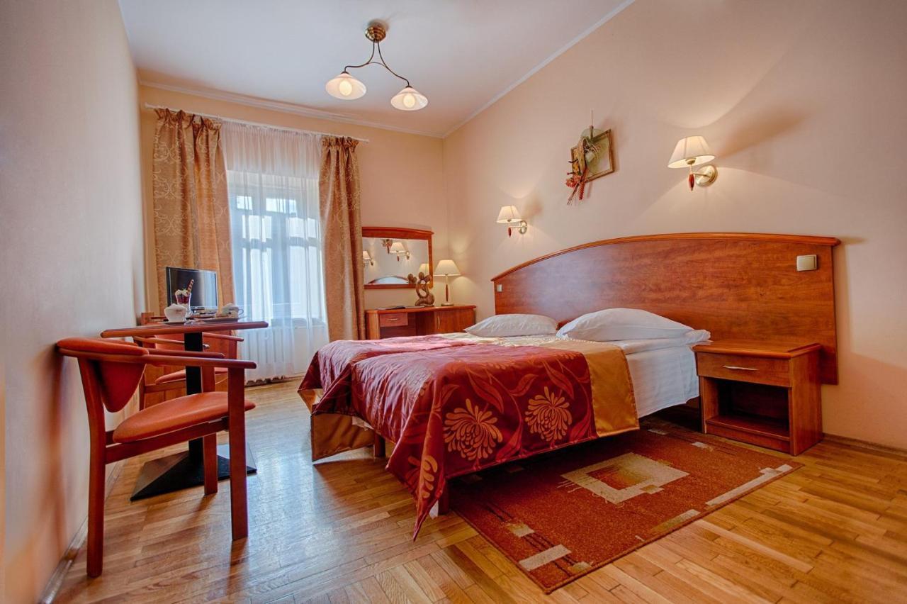 Hotel Restauracja Caspar Єленя-Ґура Екстер'єр фото