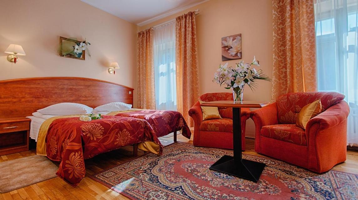 Hotel Restauracja Caspar Єленя-Ґура Екстер'єр фото