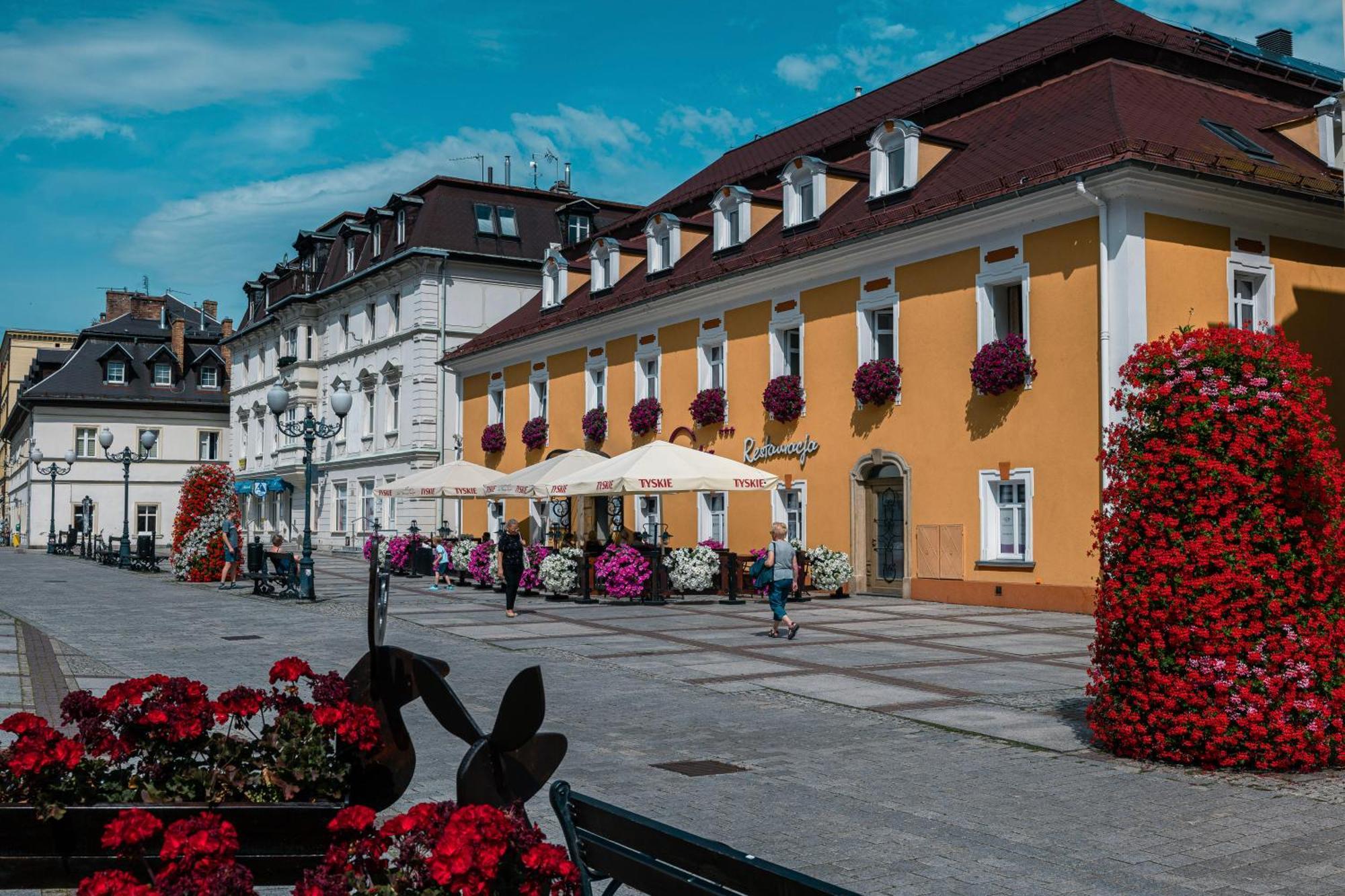 Hotel Restauracja Caspar Єленя-Ґура Екстер'єр фото