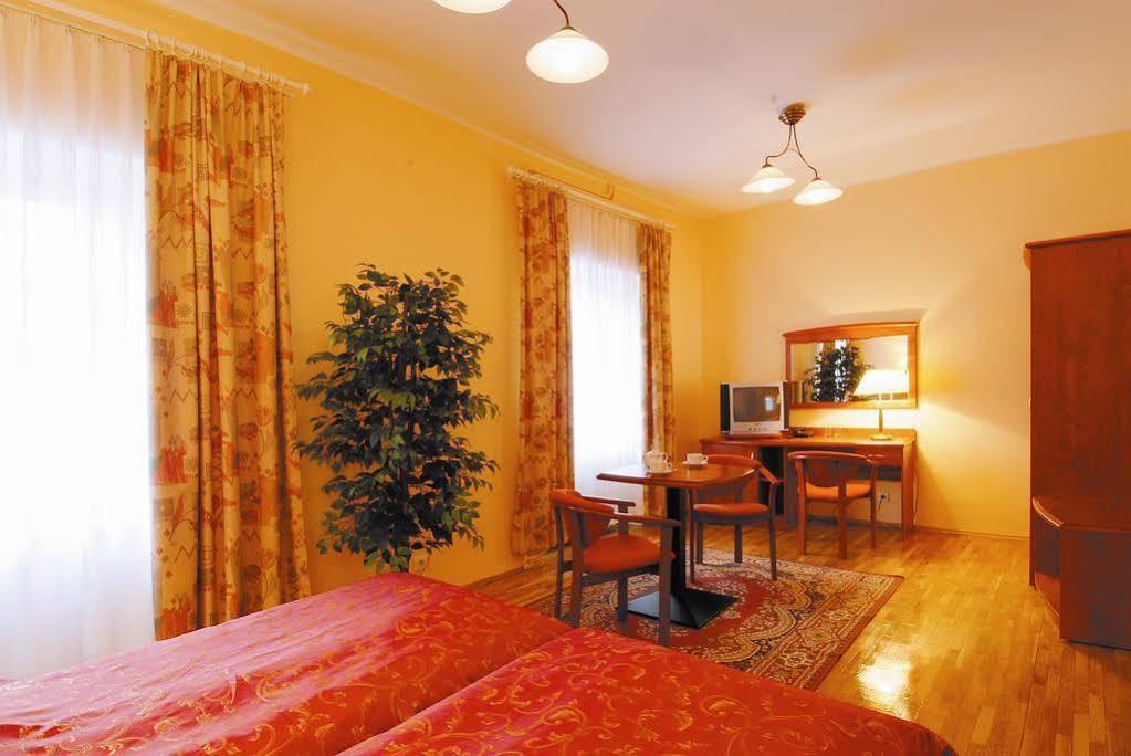 Hotel Restauracja Caspar Єленя-Ґура Екстер'єр фото